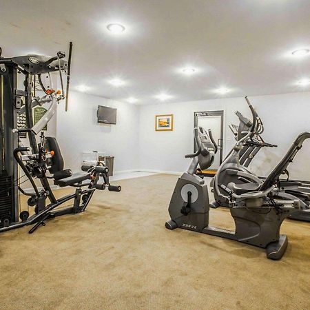 Clarion Inn & Suites At The Outlets Of Lake George Exteriör bild