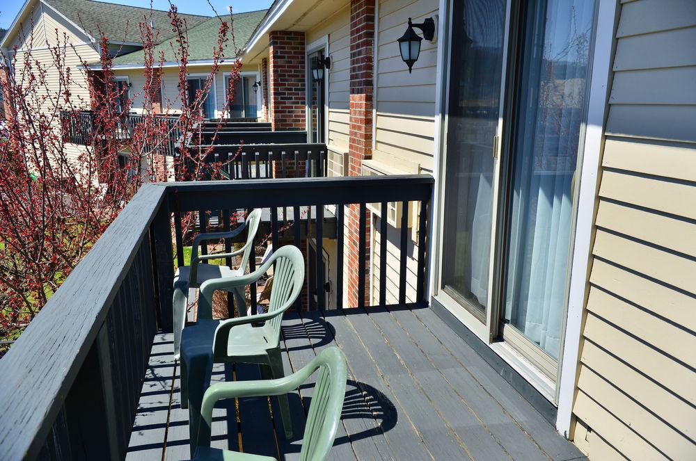 Clarion Inn & Suites At The Outlets Of Lake George Exteriör bild