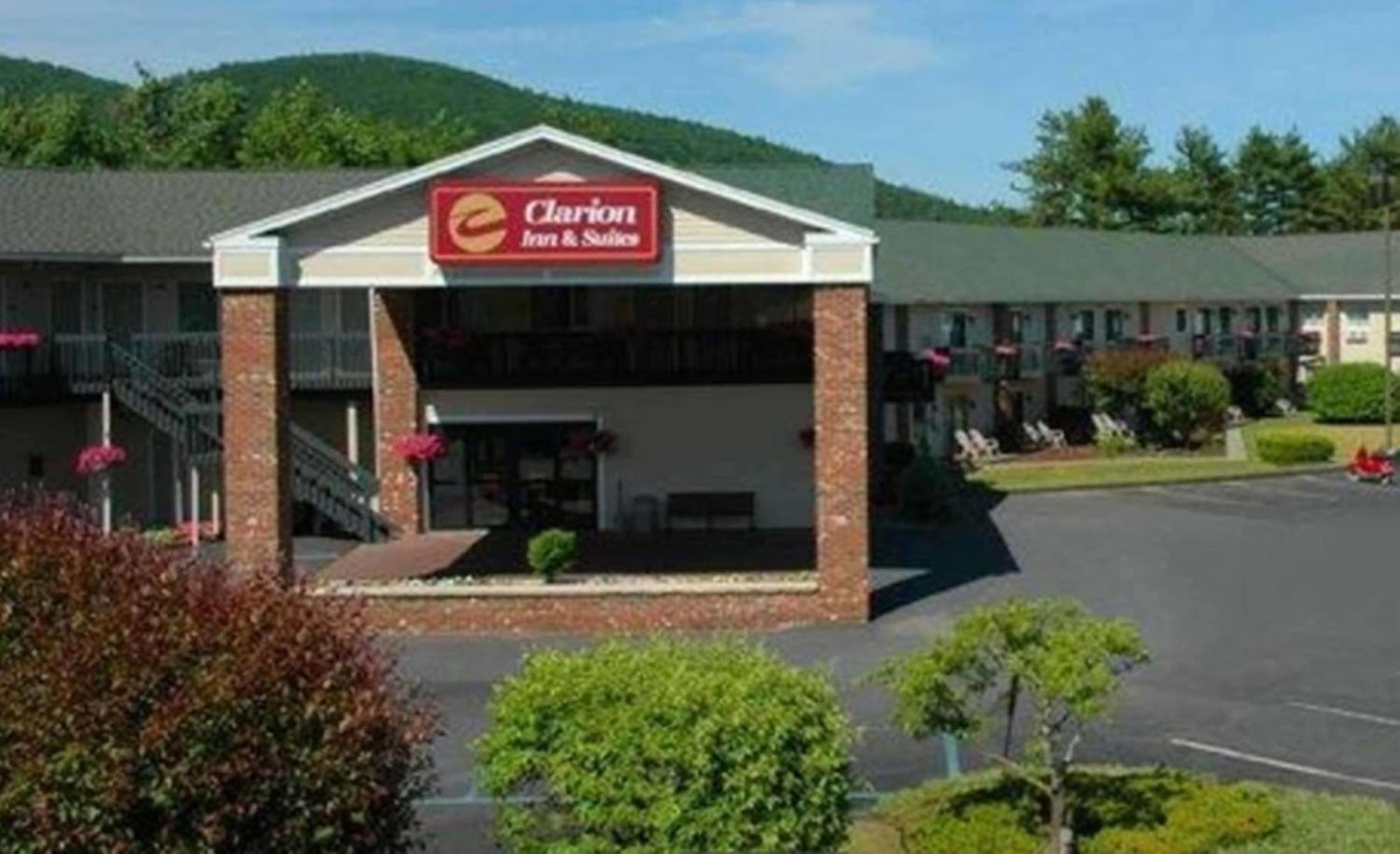 Clarion Inn & Suites At The Outlets Of Lake George Exteriör bild