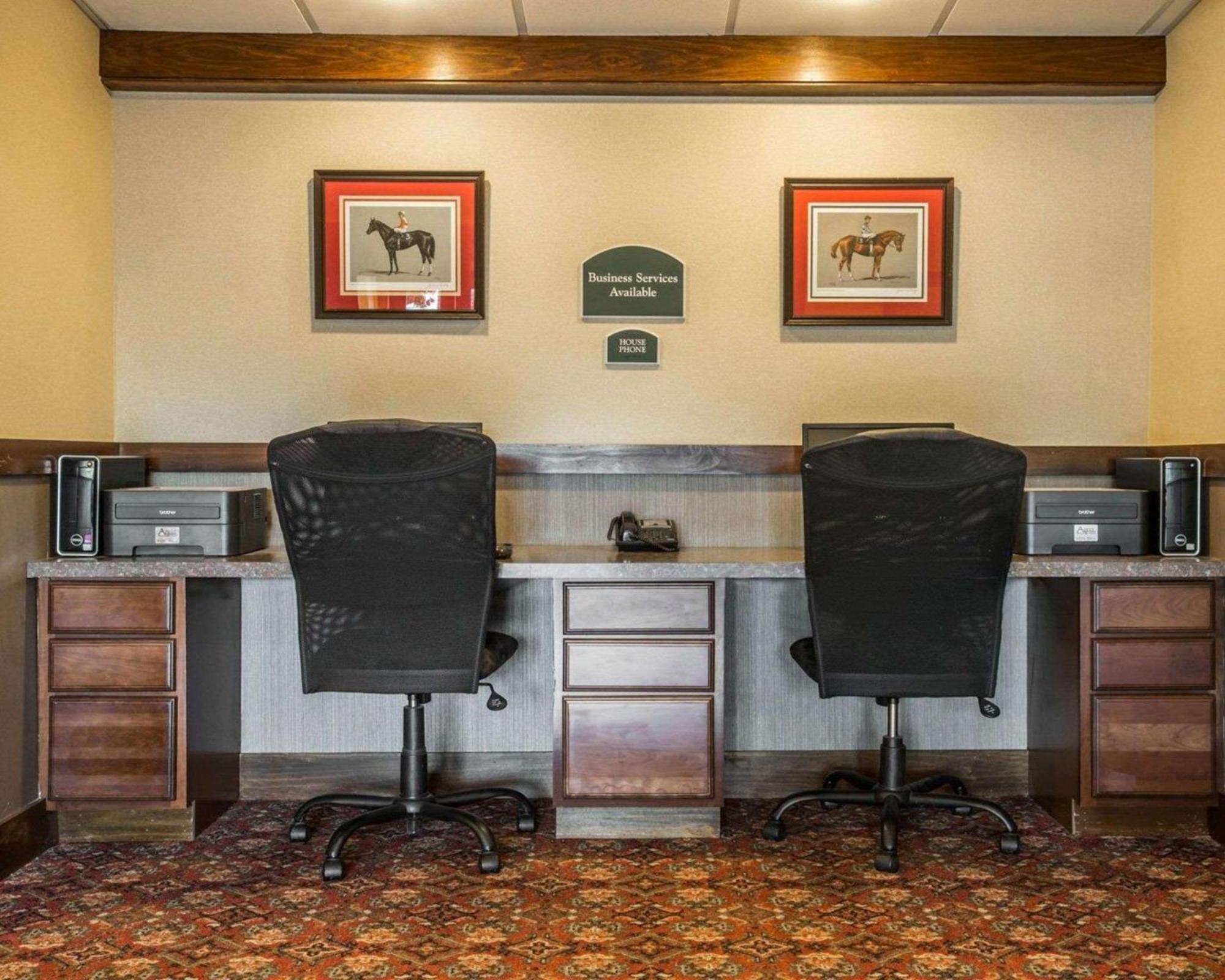 Clarion Inn & Suites At The Outlets Of Lake George Exteriör bild