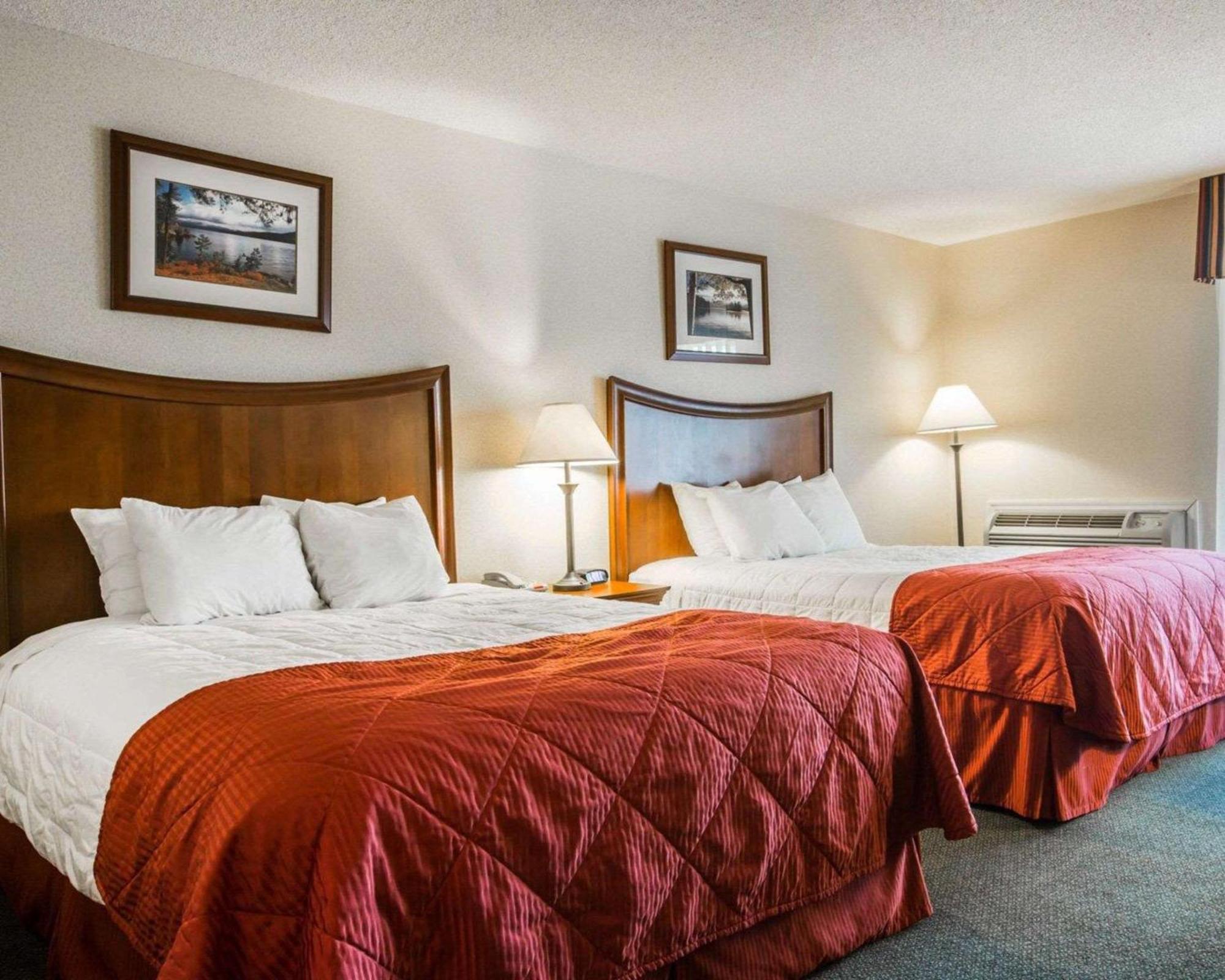 Clarion Inn & Suites At The Outlets Of Lake George Exteriör bild