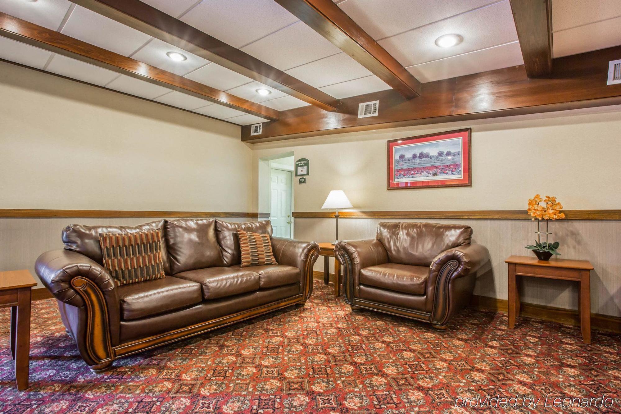 Clarion Inn & Suites At The Outlets Of Lake George Exteriör bild