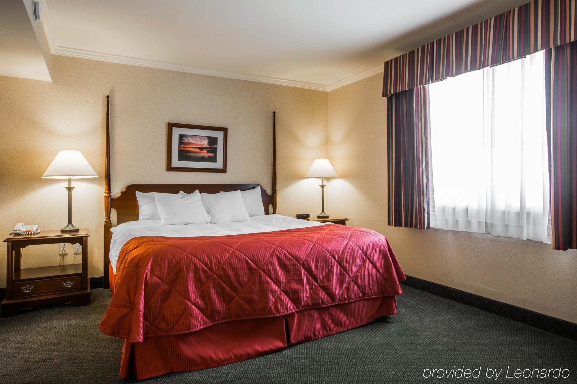 Clarion Inn & Suites At The Outlets Of Lake George Exteriör bild