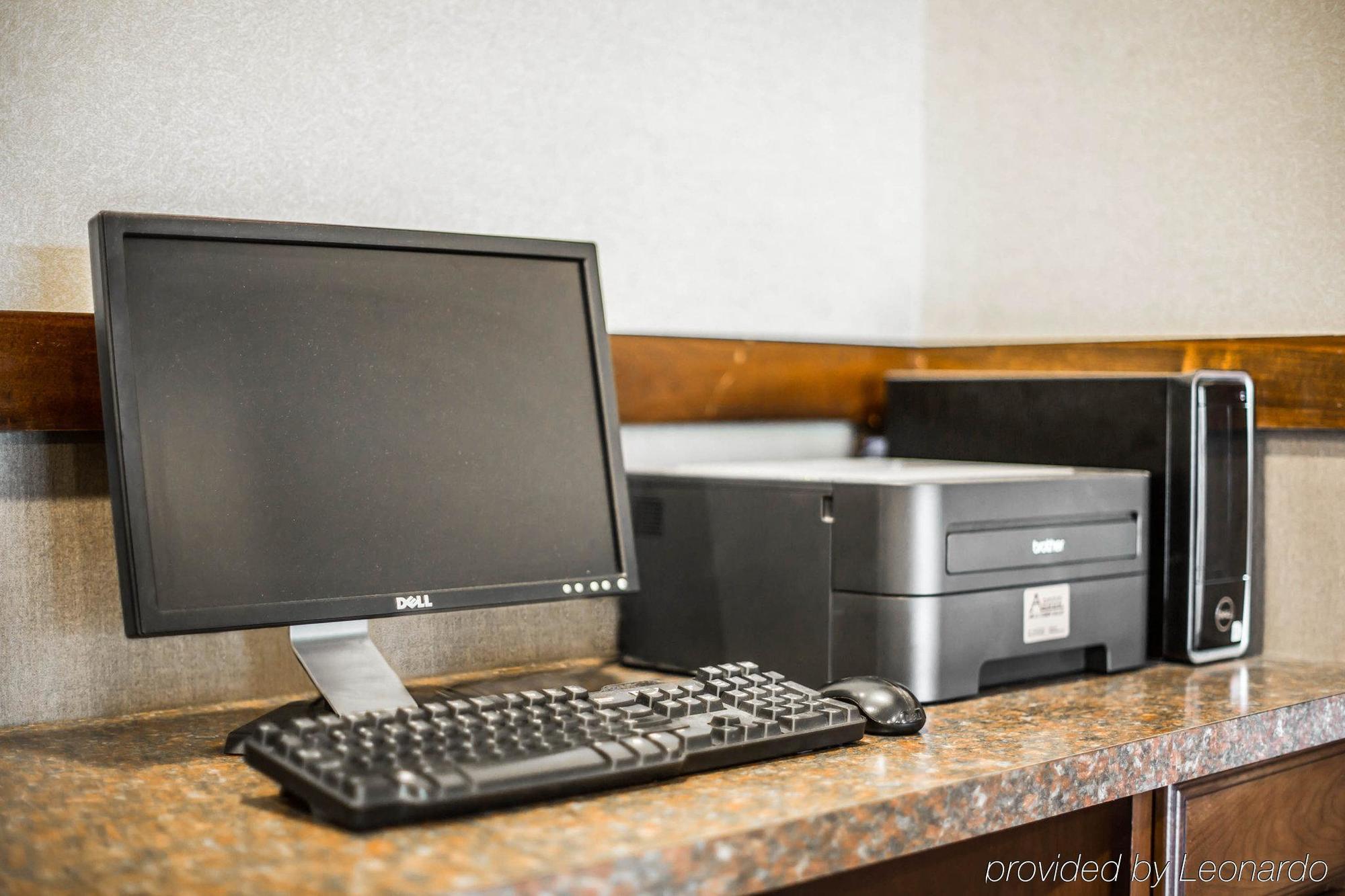 Clarion Inn & Suites At The Outlets Of Lake George Exteriör bild