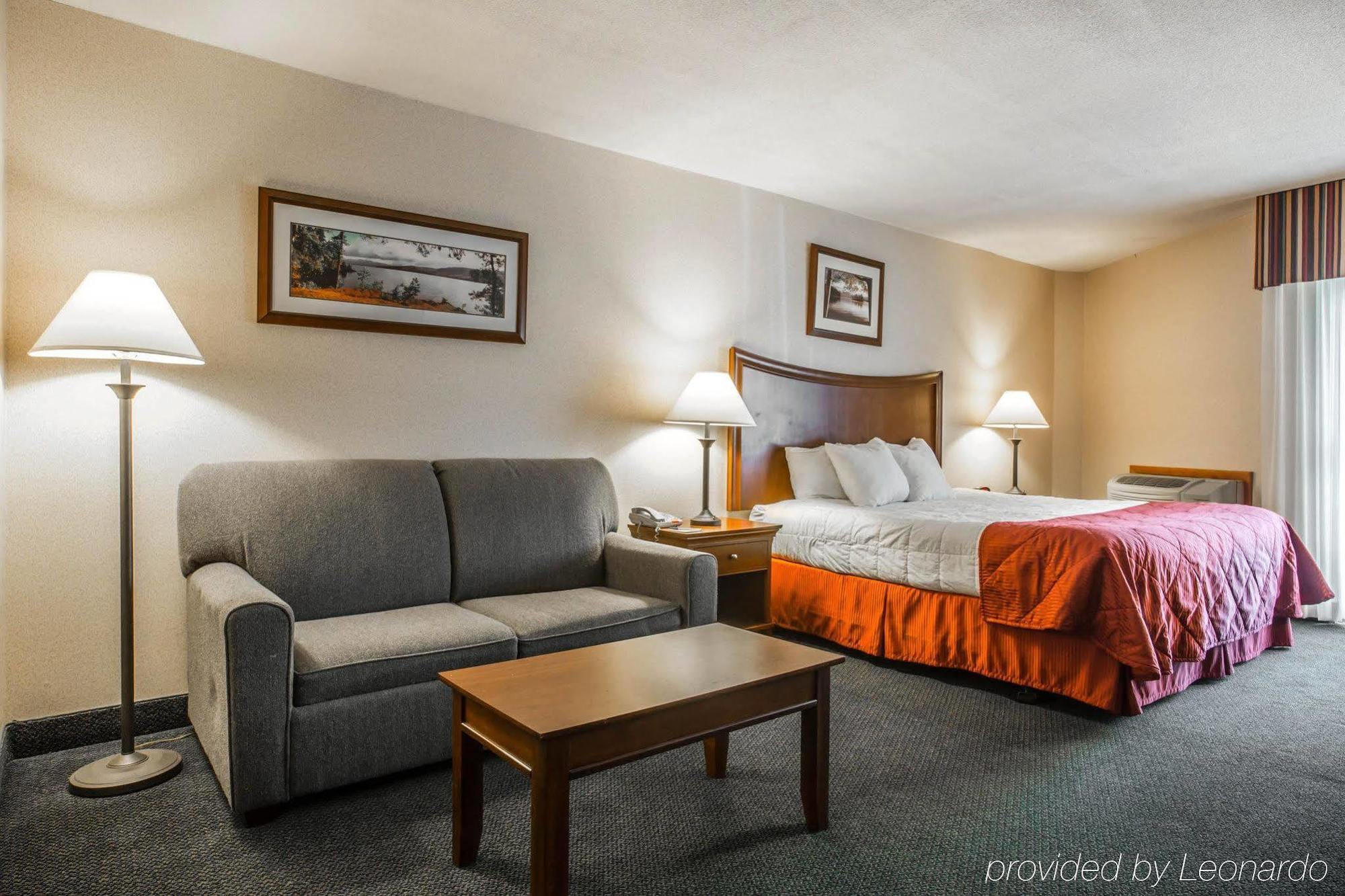 Clarion Inn & Suites At The Outlets Of Lake George Exteriör bild
