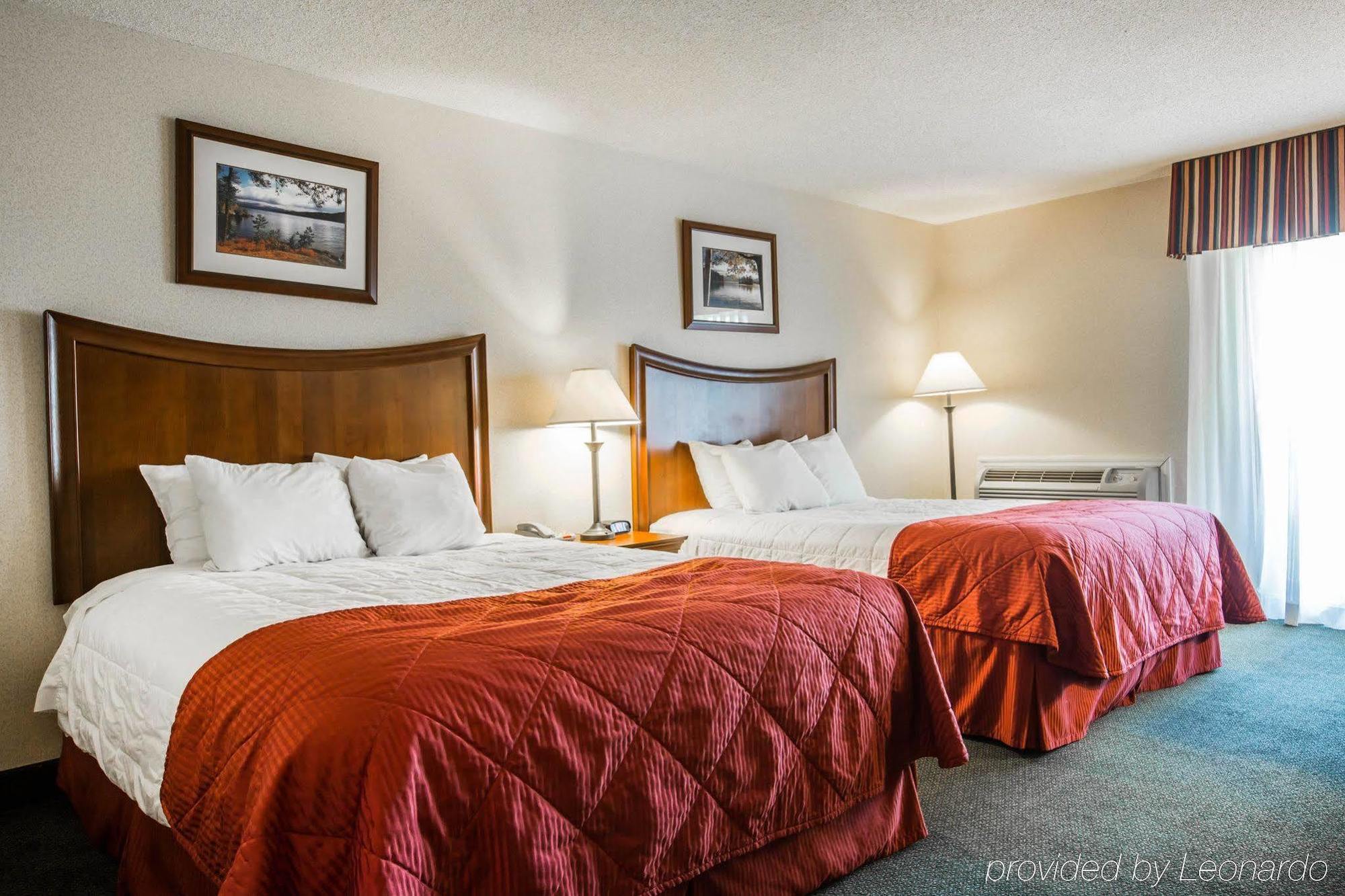 Clarion Inn & Suites At The Outlets Of Lake George Exteriör bild