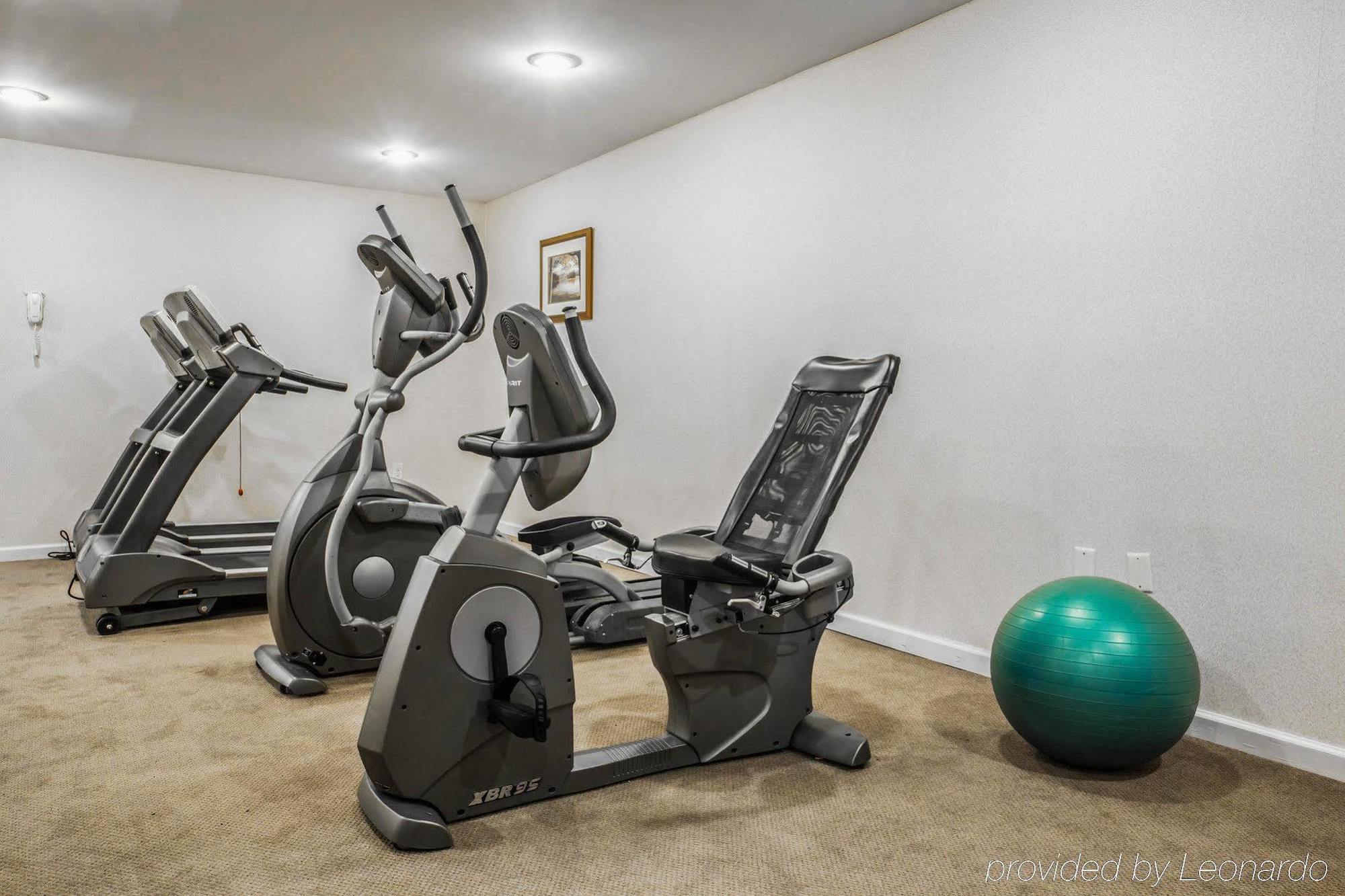 Clarion Inn & Suites At The Outlets Of Lake George Exteriör bild