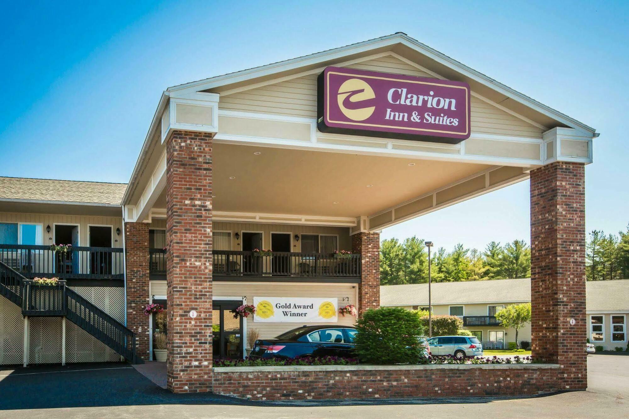 Clarion Inn & Suites At The Outlets Of Lake George Exteriör bild